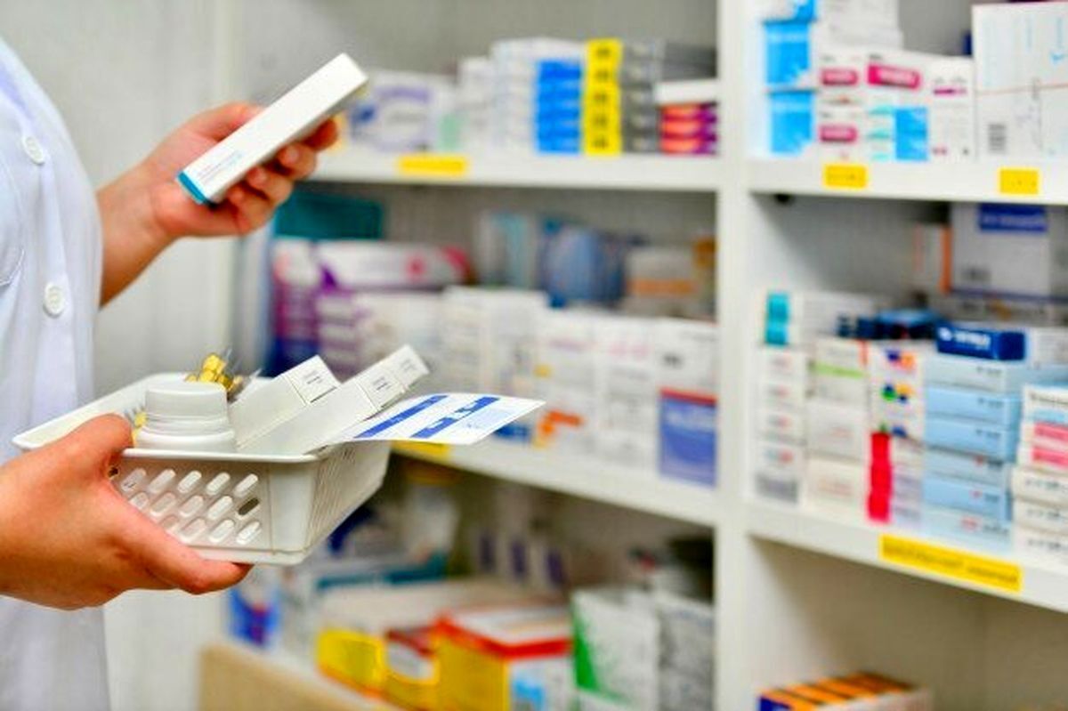 گسترش داروخانههای دولتی ناصحیح است، باید از ظرفیت داروخانههای خصوصی بهره برد