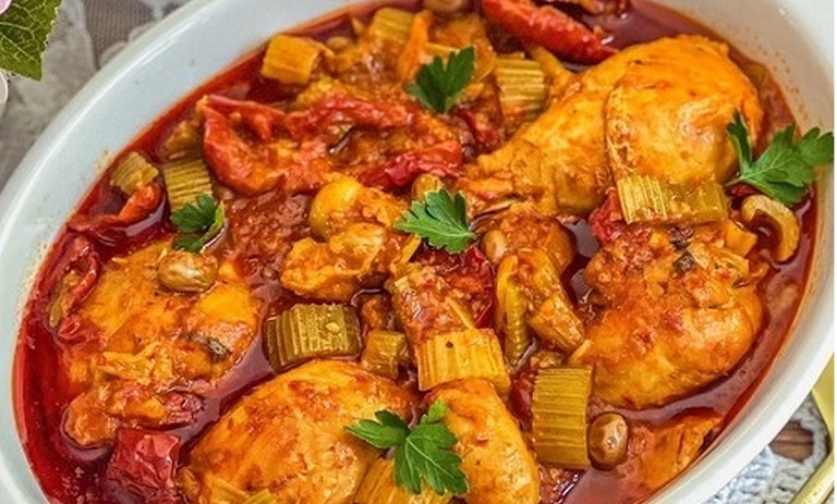 طرز تهیه خورشت کرفس با مرغ+ نکات و فوت‌وفن ها