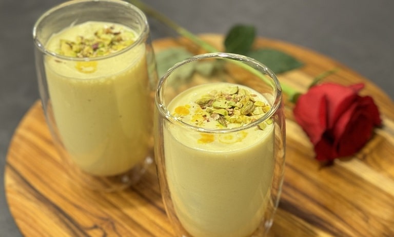 طرز تهیه شیر پسته زعفرانی + نکات و فوتوفن های غلیظ شدن