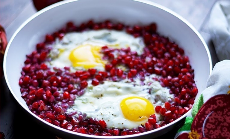 طرز تهیه املت انار (مرغانه انار) گیلانی + نکات و فوتوفن ها