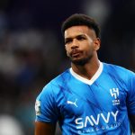 مدافع جنجالی الهلال تمدید کرد!