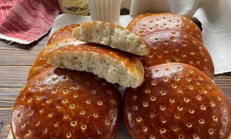 طرز تهیه نان شیرین با طعم بهار نارنج؛ خوشمزه و مخصوص