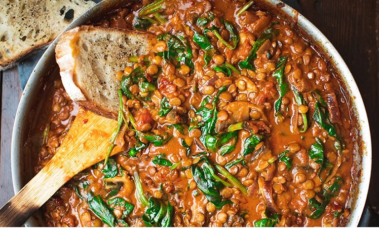 طرز تهیه خوراک عدس و اسفناج+ نکات و فوتوفن ها