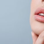15 روش ساخت اسکراب لب خانگی با مواد طبیعی