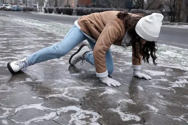 تعبیر خواب سر خوردن برای زن متاهل و باردار و دختر مجرد از روانشناسی