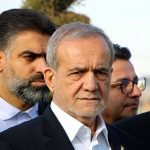 تصویری خاص از رئیس‌جمهور در روز برفی تهران