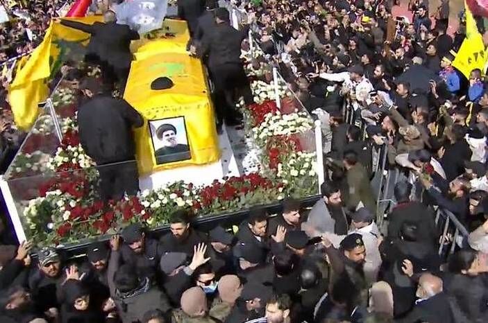 اقامه نماز بر پیکر شهید نصرالله و شهید صفیالدین