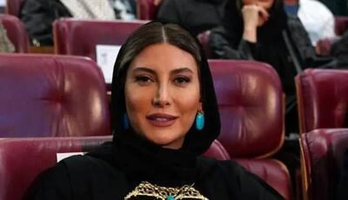 سیمرغ را به مادرم، همسرم و دخترم تقدیم میکنم