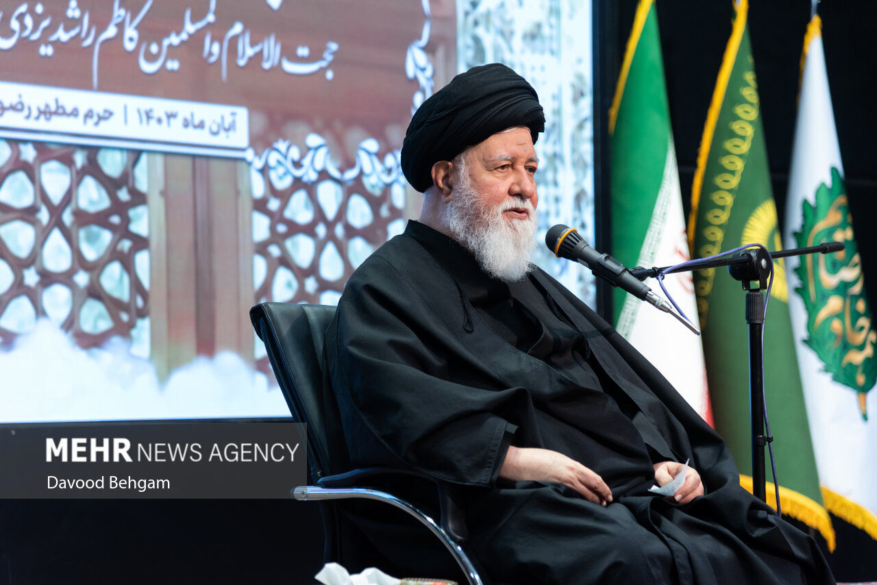افراد دنبال فسق و فجور ابزار دشمن می شوند