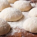 طرز تهیه خمیر پیراشکی؛ راز پف دار و ترد شدن آن