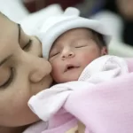 تعبیر خواب دختر دار شدن شخصی دیگر برای زن متاهل و باردار و دختر مجرد
