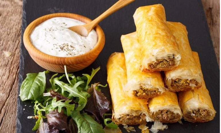 طرز تهیه بورک گوشت با خمیر یوفکا؛ غذای خوشمزه ترکیهای