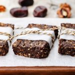 طرز تهیه پروتئین بار خانگی؛ برای میان وعده ورزشکاران و بچه‌ها