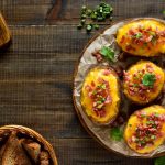طرز تهیه سیب زمینی شکم پر با 2 روش متفاوت + نکات