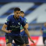 سرمربی پرسپولیس پیش چشم همه داور را هل داد!