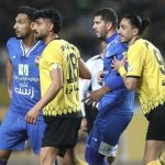 حمله مدیر سپاهان به داور جنجالی بازی اصفهان +عکس