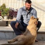 هفته‌ای یک بار لئو را می‌بینم!