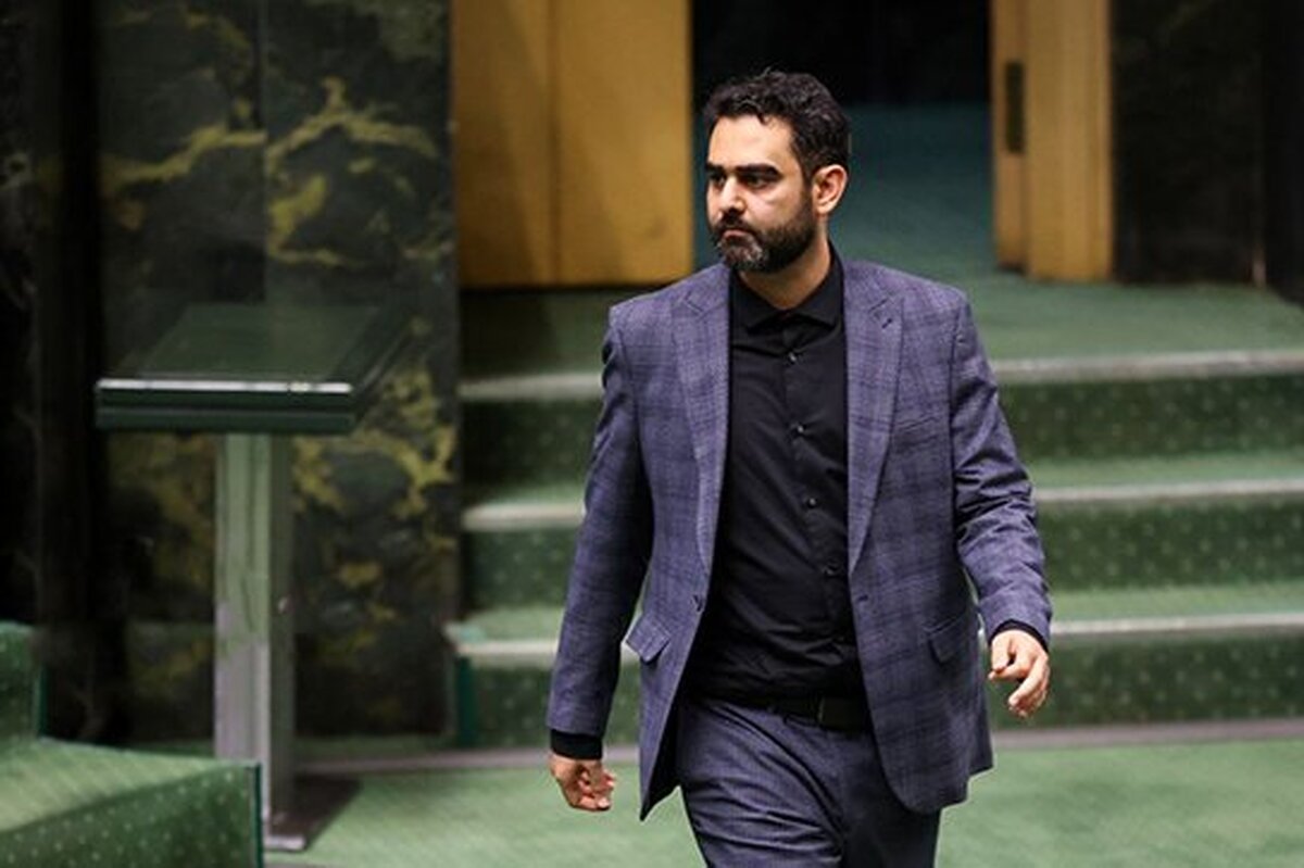 انتقاد مجری شبکه افق از امیرحسین ثابتی/ با نگاه شما سنگ روی سنگ بند نمیشود