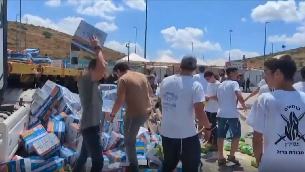 به کاروان کمکهای ایران در لبنان حمله شد + فیلم