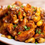 طرز تهیه خوراک مرغ و بادام هندی؛ غذای سریع و خوشمزه