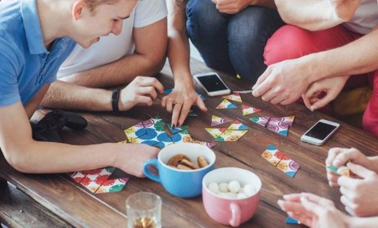 13 بازی گروهی هیجانانگیز برای دورهمیهای نوروز 1404