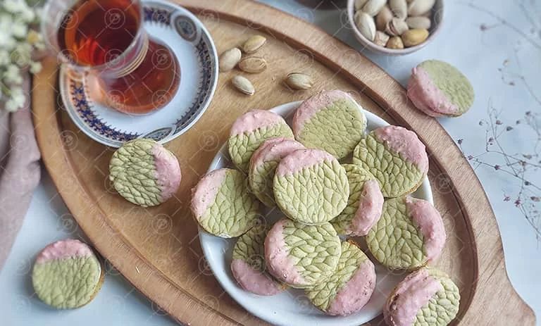طرز تهیه بیسکویت پستهای کرمدار برای عید+ نکات کلیدی