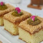 طرز تهیه کیک شنی شیرعسلی+ نکات و فوت‌وفن‌ ها