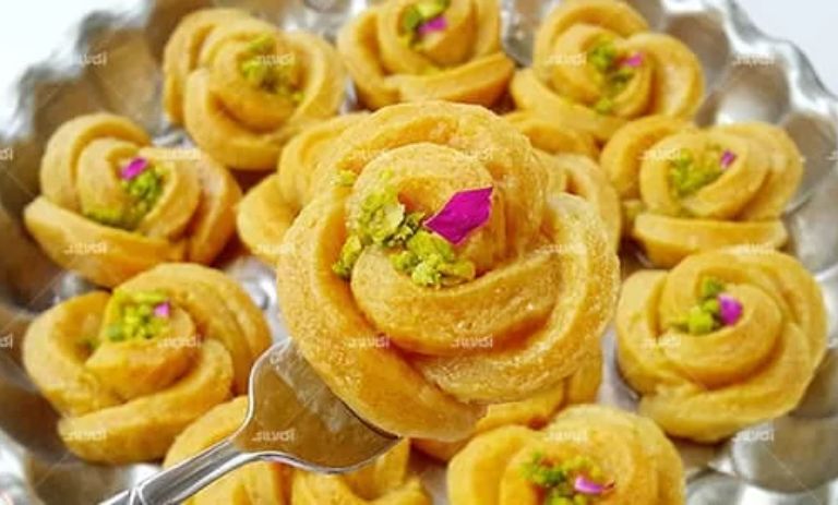 طرز تهیه شیرینی گل رز (تاتلی)؛ شیرینی ترکیهای برای نوروز
