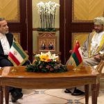 سفر وزیر خارجه به مسقط؛ عراقچی با همتای عمانی گفتگو کرد