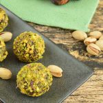 طرز تهیه ترافل پسته‌ای برای عید؛ خوشمزه و متفاوت