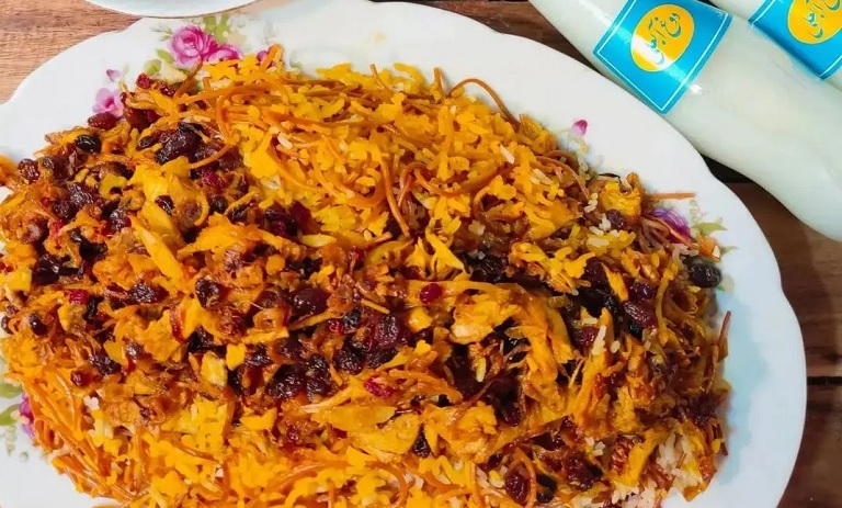 طرز تهیه رشته پلو با مرغ شب عید+ نکات و فوتوفن ها
