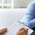 دیوانه خطاب نکنید؛ روانپزشک رفتن نشانه عقل است، نه بیماری!
