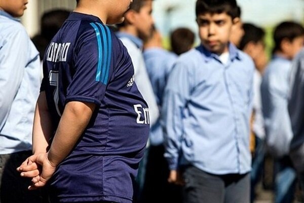 از هر ۴ کودک، ۲ نفر اضافه وزن دارند