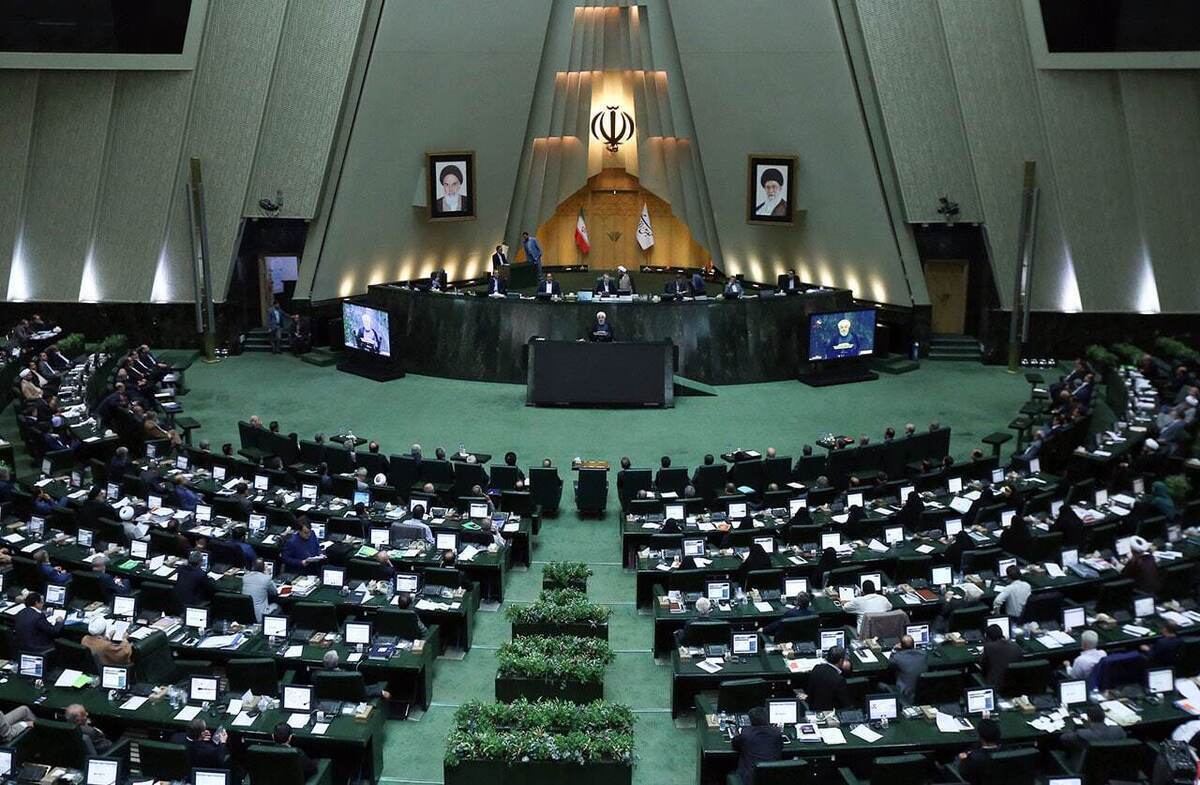 تست قند خون در صحن علنی مجلس + عکس