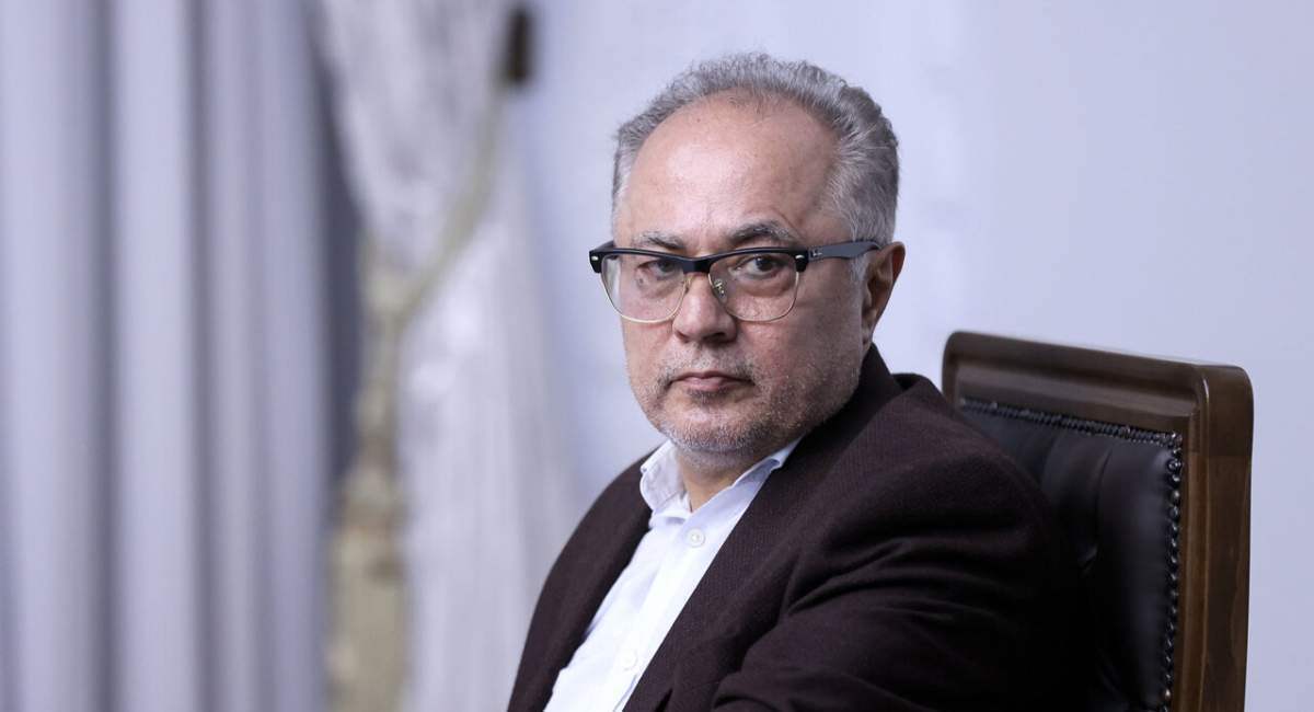 سفر جدید شهرام دبیری جنجالی شد