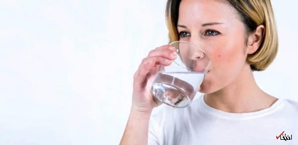 فواید شگفتانگیز نوشیدن آب گرم در تابستان