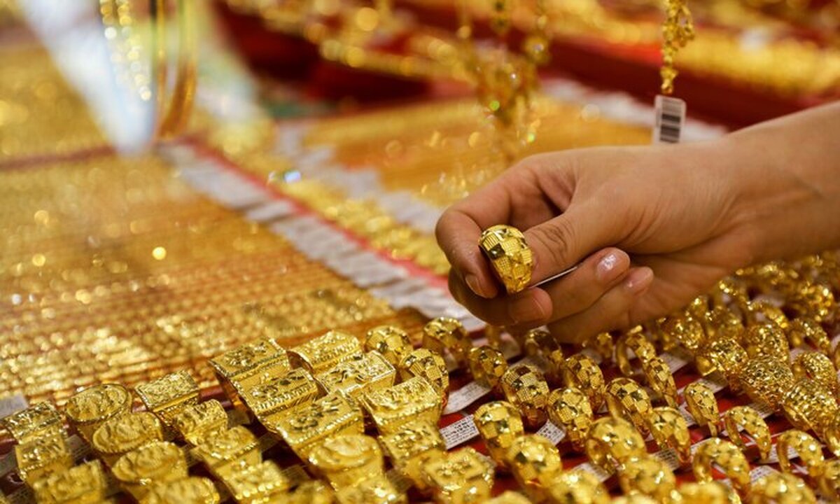 دو نیمه متفاوت در بازار طلا / قیمت طلا به ۵ میلیون تومان میرسد؟