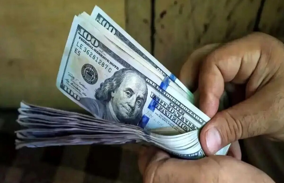 سقوط شبانه قیمت دلار بازار آزاد ادامه دارد / کاهش قیمت دلار از ۱۴ هزارتومان عبور کرد!