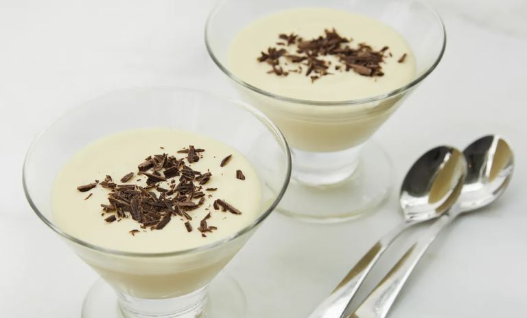 طرز تهیه دسر موس بادام به روش فرانسوی