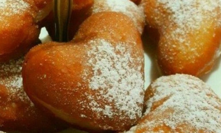 طرز تهیه پیراشکی پنیر و توت فرنگی؛ طعمی متفاوت برای عصرانه