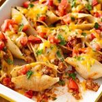 طرز تهیه جامبو شلز شکم‌پر؛ فینگرفودی خوشمزه برای مهمانی‌های شما