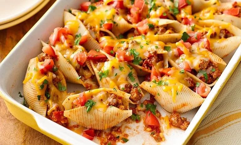 طرز تهیه جامبو شلز شکم‌پر؛ فینگرفودی خوشمزه برای مهمانی‌های شما