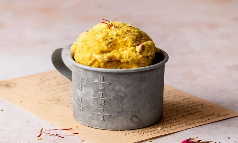 طرز تهیه بستنی سنتی زعفرانی؛ با ثعلب و بدون آن