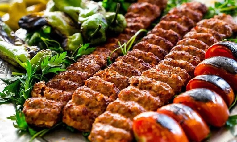 طرز تهیه کباب بناب خانگی به روش رستورانی+ نکات و فوت‌وفن ها