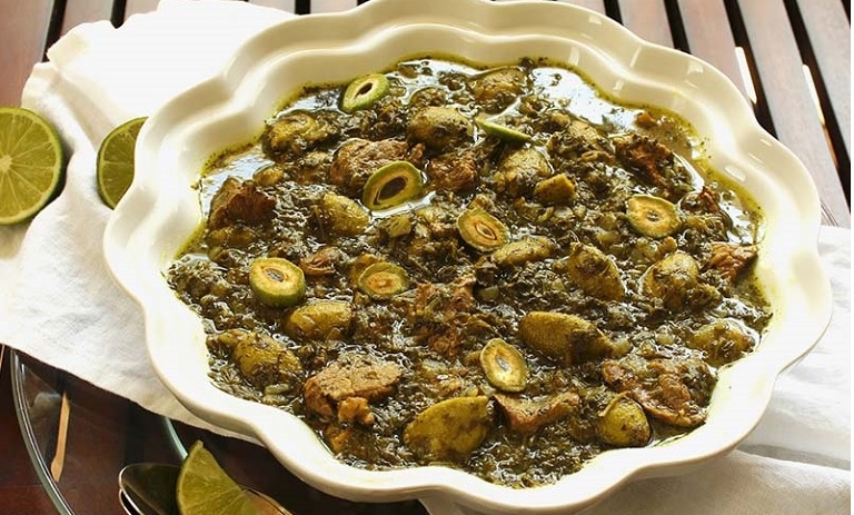 طرز تهیه خورشت چغاله بادام مجلسی+ نکات جا افتادن