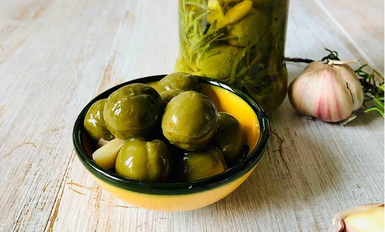 طرز تهیه ترشی گوجه سبز+ نکات کپک نزدن آن