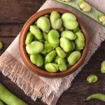 5 ترفند سریع و آسان برای پوست کندن باقلا سبز