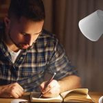 مطالعه در تاریکی واقعاً چشم‌ را خراب می‌کند؟!