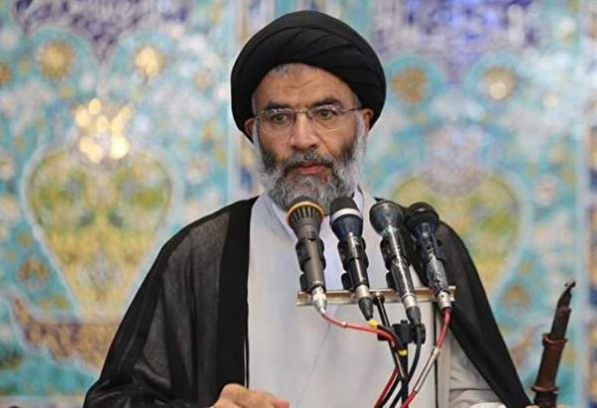 گروهی که بتوانند جای خالی انبیاء را پر کنند، علما هستند