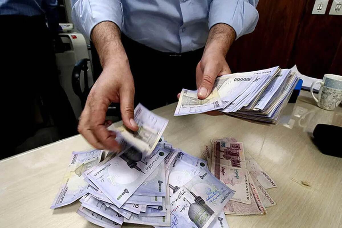 کارگران بخوانند/ رفاهی کارت ۳۰۰،۰۰۰،۰۰۰ میلیونی برای کارگران شارژ شد